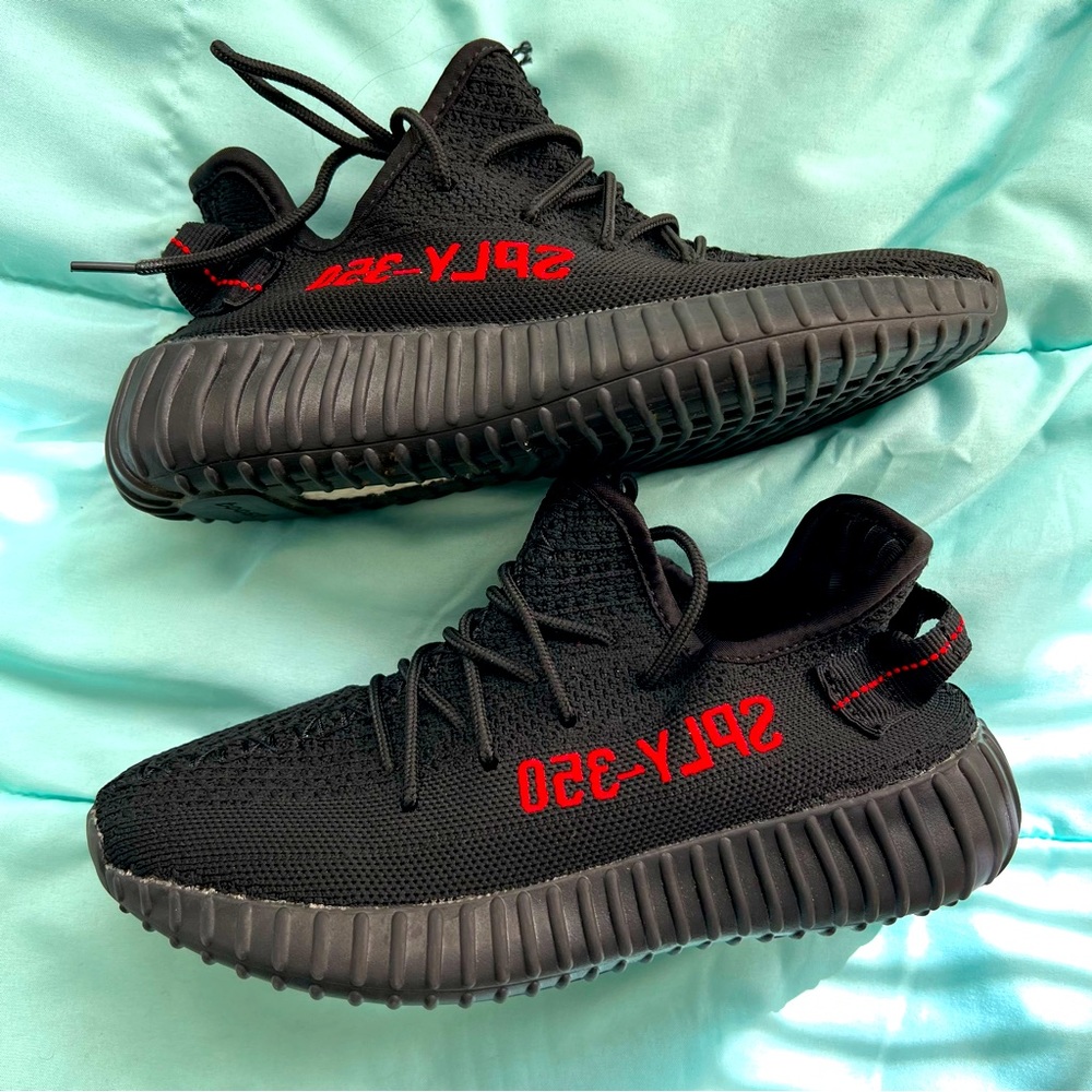 Black Adidas Yeezy SPLY 350 snickers